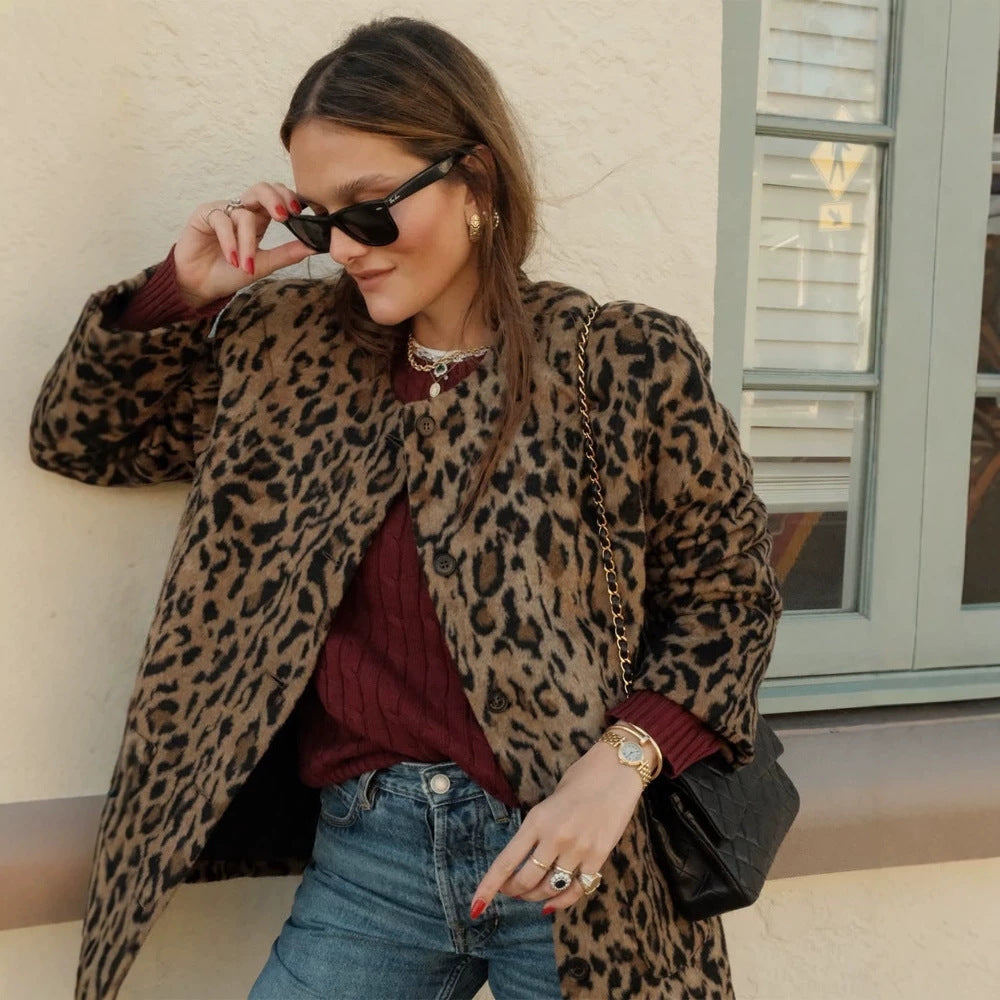 Damen Kurz geschnittener Kunstpelzmantel mit Leopardmuster und kastiger Silhouette Echoarchiv