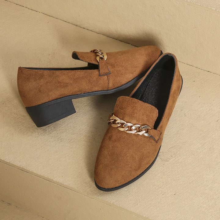 Damen Veloursleder-Loafer mit goldener Kettenapplikation und kleinem Blockabsatz – Lioré