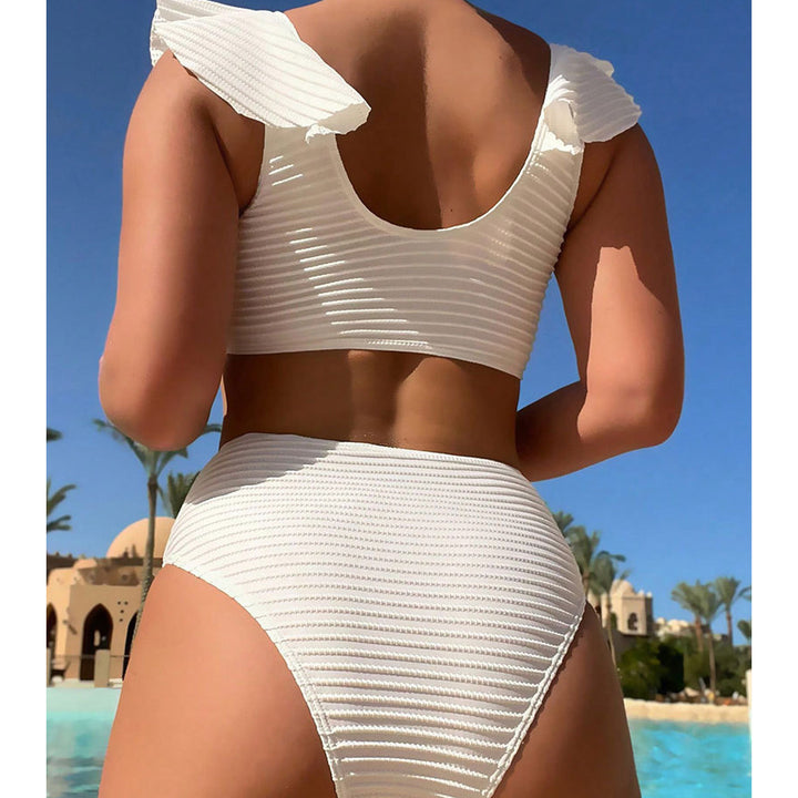 Damen hochtailliertes Bikini-Set mit Rüschendetails und goldenen Akzenten Echo Archiv