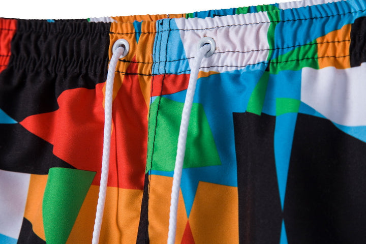 Herren Badeshorts mit lebhaftem geometrischem Muster und elastischem Bund Echoarchiv