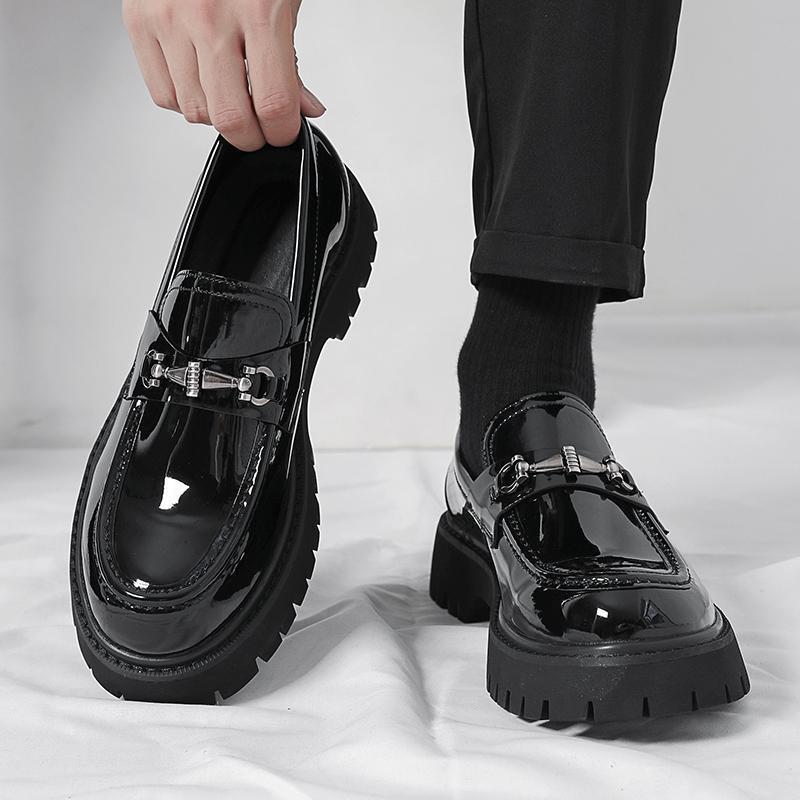 Herren Modische Loafers mit robustem Sohlenprofil und edler Schnallenverzierung Echoarchiv
