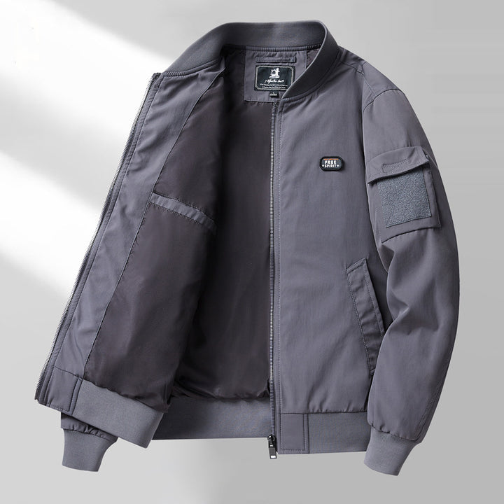 Herren minimalistischer Nylon-Bomber mit wattierter Innenlage und Ärmel-Pattentasche Echo Archiv