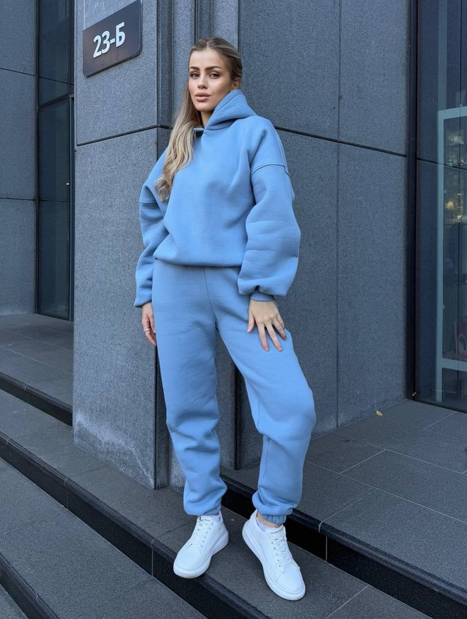 Damen Oversized-Fleece-Sweatset mit Kapuze und konisch zulaufender Jogginghose – Avérine
