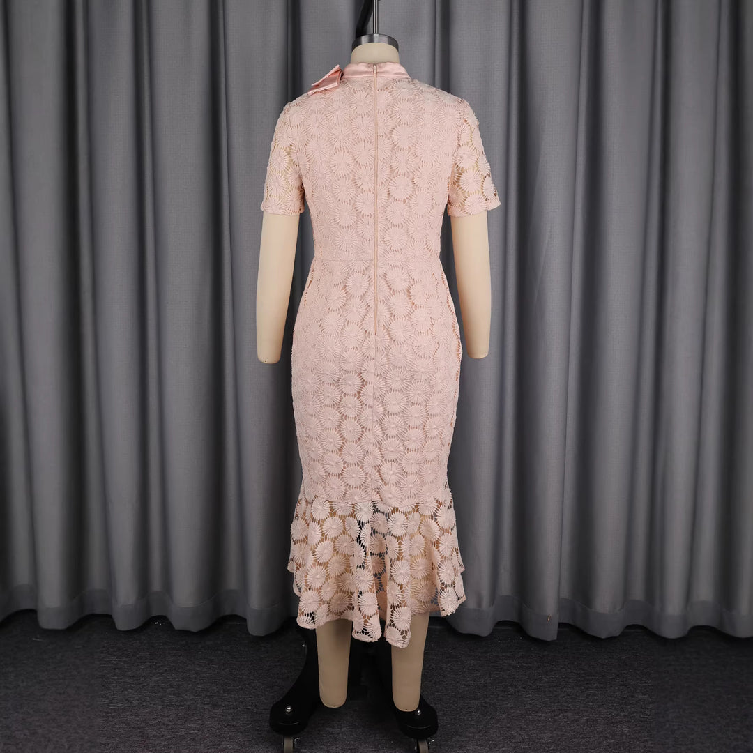 Damen Elegantes Spitzenkleid mit Rüschensaum Echo Archiv