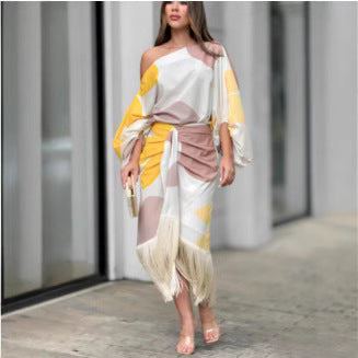 Damen nan schulterfreies drapiertes Midikleid mit geraffter Wickel-Taille und Fransensaum Echo Archiv