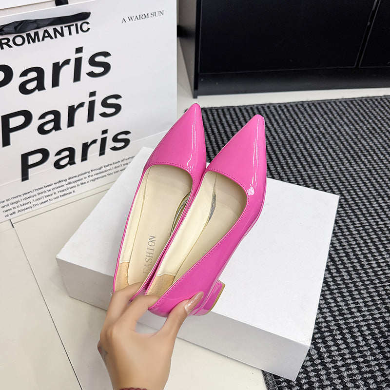 Damen Lack-Pumps mit spitzer Zehenform, gepolstertem Komfortfußbett und kurzem Blockabsatz – Lioré