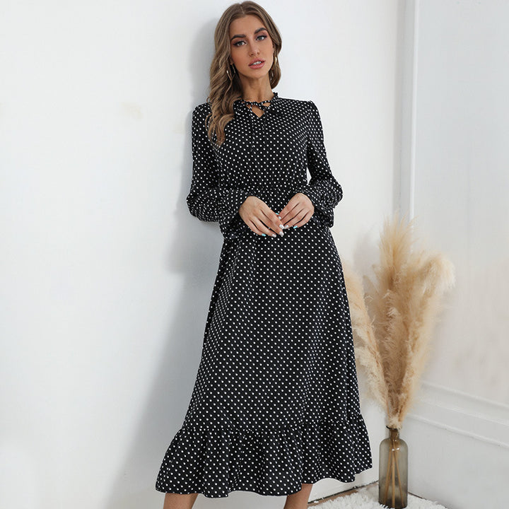 Damen Maxikleid mit Polka-Dot‑Print, geraffter Taille, Schleifenkragen und Volant-Saum Echoarchiv