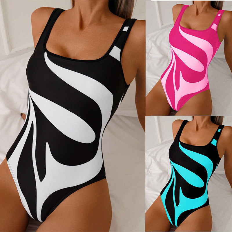 Damen Sportlicher Badeanzug mit modernem Grafikdesign Echo Archiv