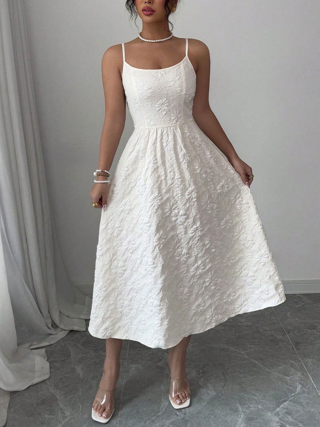 Damen Midikleid mit zarter Blumenstickerei Echo Archiv