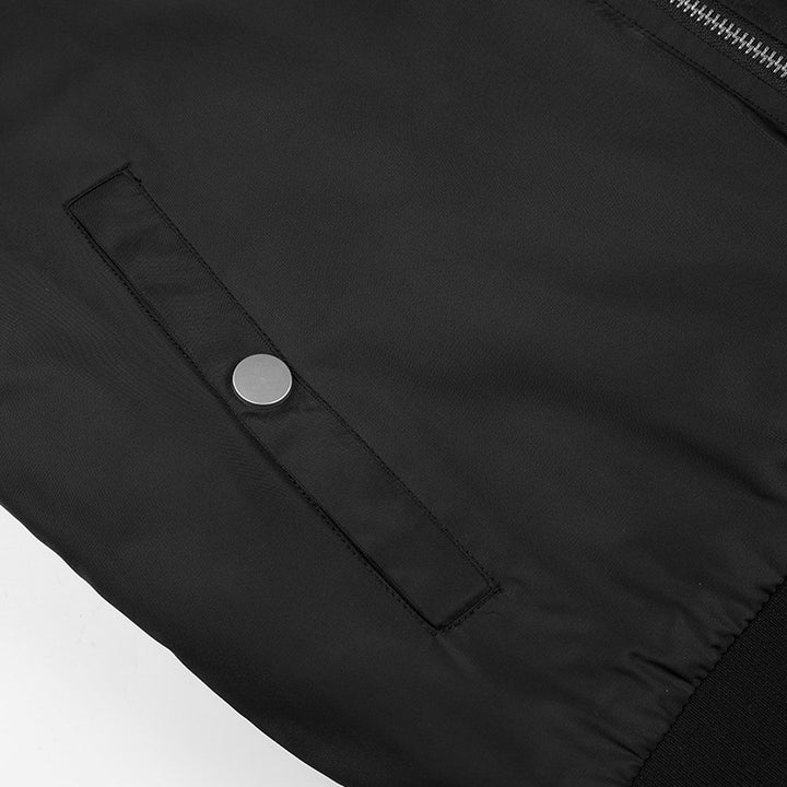 Herren Bomberjacke im Fliegerlook mit kontrastierender Innenfütterung, Ärmel‑Utilitytasche und elastischen Rippbündchen Echoarchiv