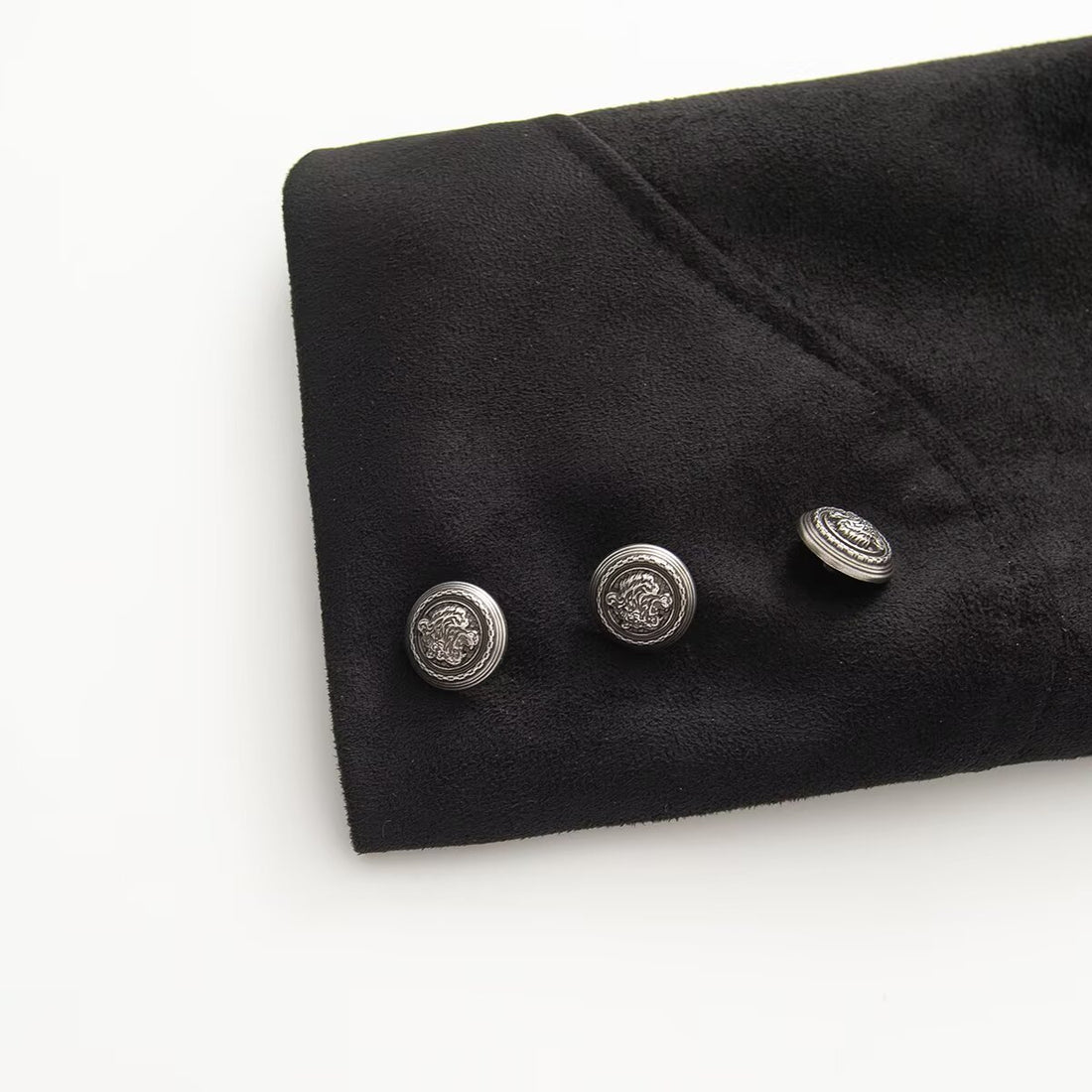 Damen Kurze uniforminspirierte Jacke mit hohem Stehkragen, Doppelknopfreihe und Ziermanschetten Echoarchiv