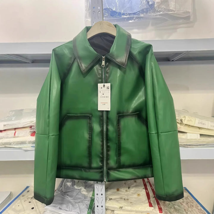 Damen boxy Kunstlederblouson mit großem Schalkragen, mittigem Metallreißverschluss und aufgesetzten Fronttaschen – Célinea