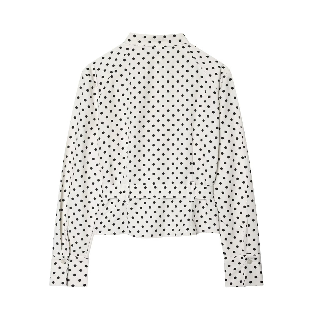 Damen Geknöpfte Hemdjacke mit Stehkragen, aufgesetzten Klappentaschen und Taillengürtel Echo Archiv