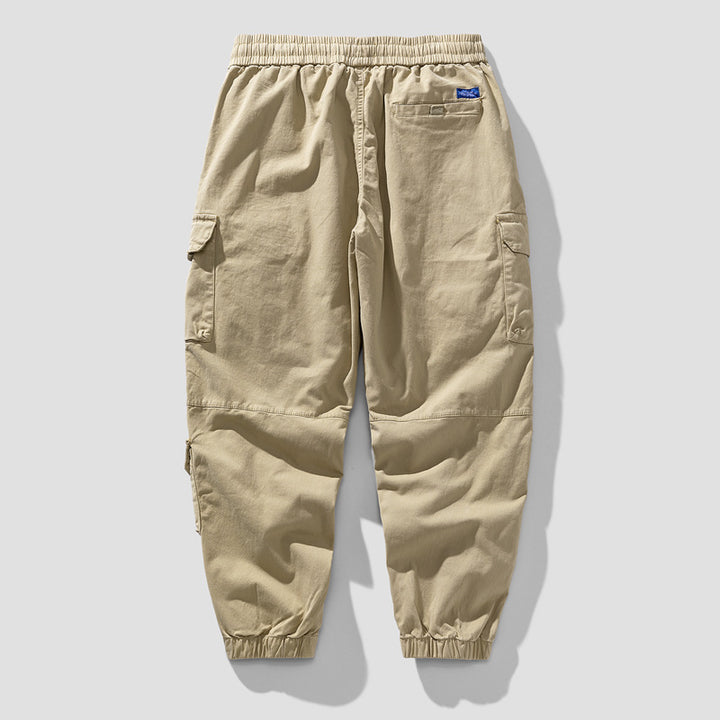 Herren Leichte Canvas-Cargohose im Joggerstil mit elastischem Bund, segmentierten Kniepaneelen und verdeckten Klappentaschen Echo Archiv