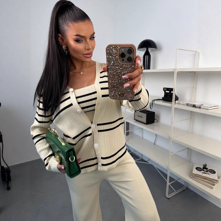 Damen Strick-Loungewear-Set aus Feinripp mit Button-Cardigan, Spaghetti-Top und weitem Jogger – Mavelle