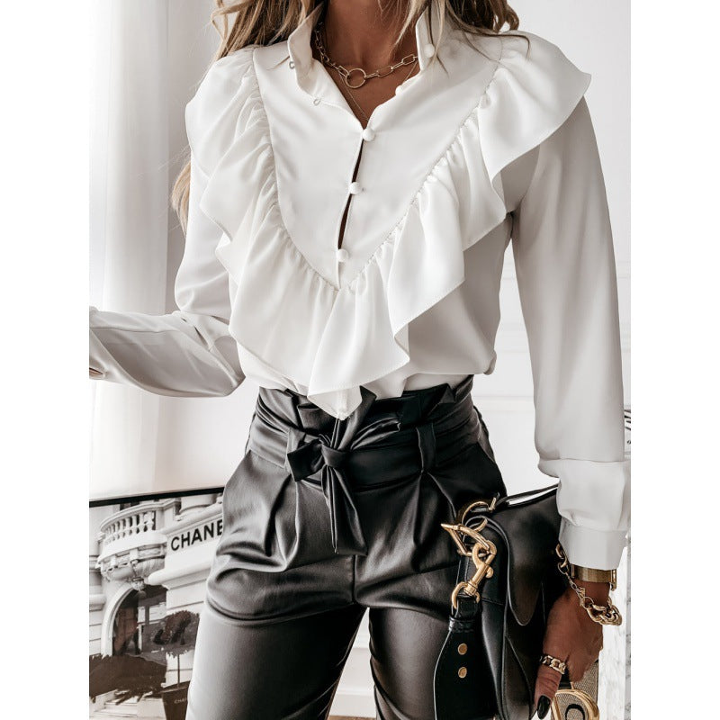 Damen Volantbluse mit Rüschenkragen, geraffter Taille und Tupfenprint – Élovi
