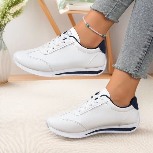 Damen Sneaker mit leichter Keilsohle und kontrastfarbenem Fersenpatch – Névara