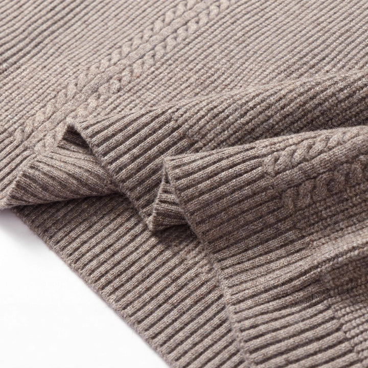 Unisex Strickpullover mit Henley-Knopfleiste und Zopfmuster Echoarchiv