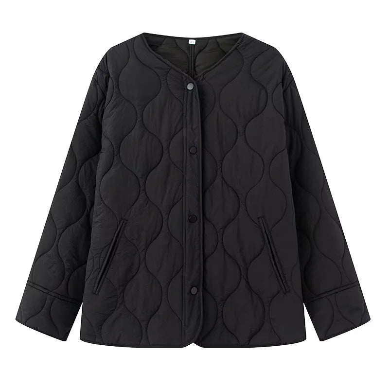 Damen gesteppte Übergangsjacke mit Rundhalsausschnitt, Druckknopfverschluss und wellenförmiger Steppung – Célinea