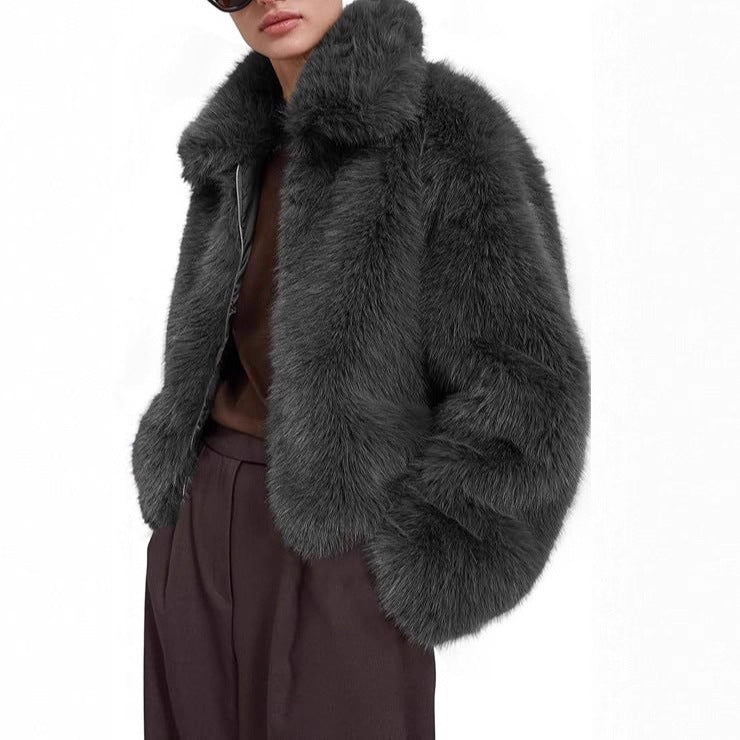 Damen Kurze Boxy‑Faux‑Fur‑Fliegerjacke mit dichtem Hochflor und breitem Umlegekragen Echo Archiv
