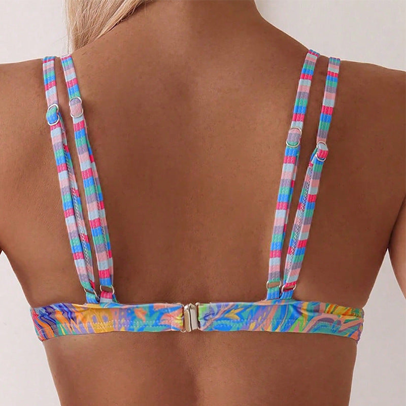 Damen Bikini-Oberteil mit tiefem V-Ausschnitt und buntem Paisleymuster Echo Archiv