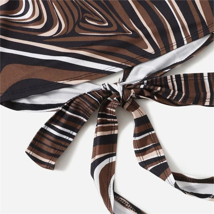Damen trendiges Halter-Top mit elegantem Wickel-Design und grafischem Print Echo Archiv