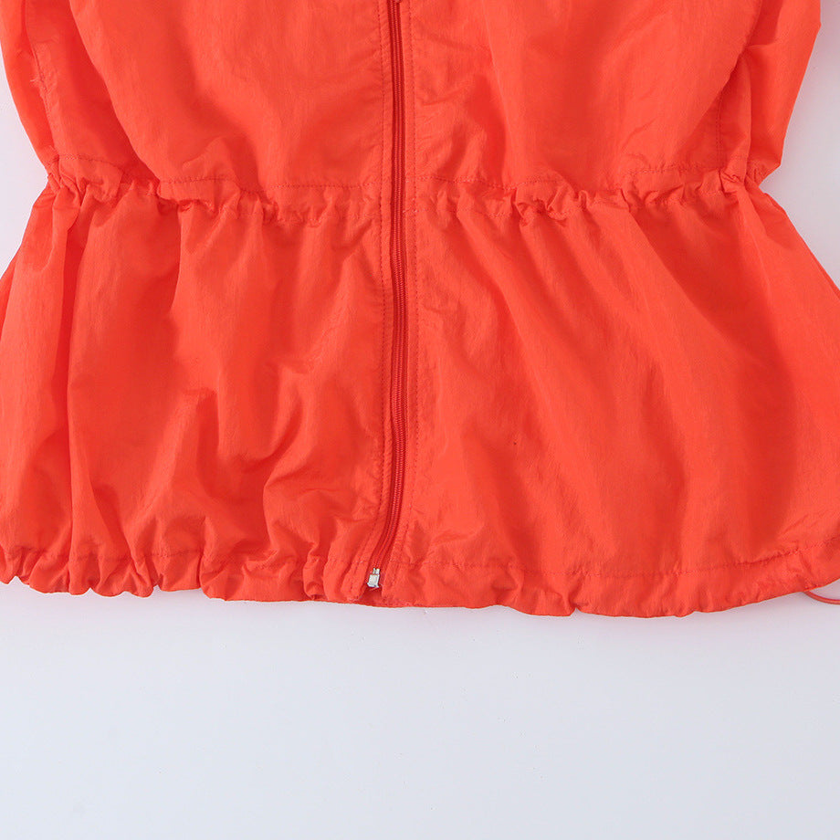 Damen Leichte Windjacke mit hohem Kragen, Tunnelzug‑Taillierung und Elastikbündchen Echoarchiv
