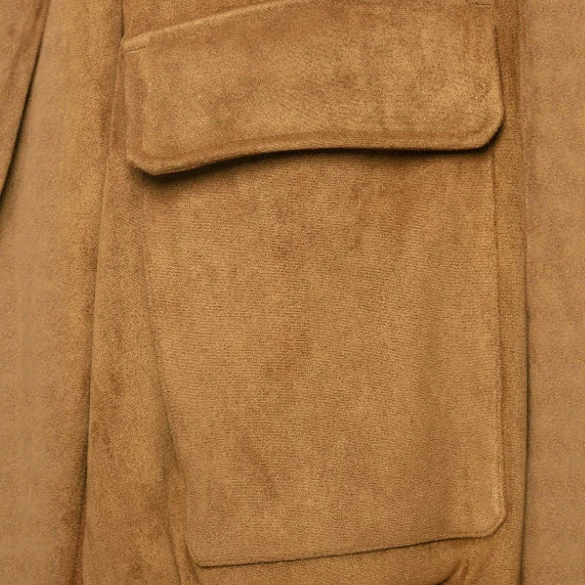 Damen Kurzer Veloursleder‑Bomber mit Stehkragen, aufgesetzten Klappentaschen und Rippenbündchen Echo Archiv
