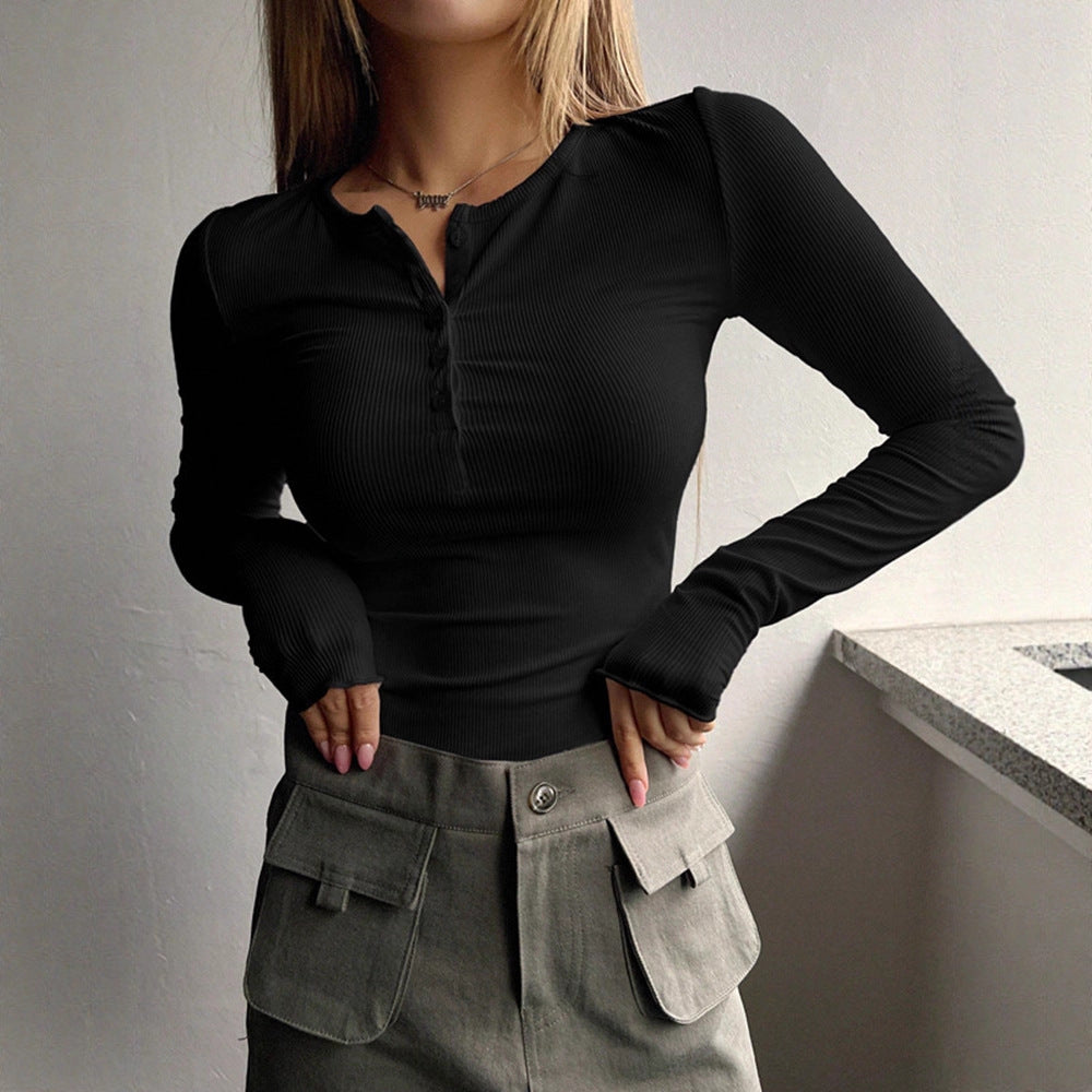 Damen Figurnahe Rippstrick-Henleyshirt mit Knopfleiste und Langarm – Avérine