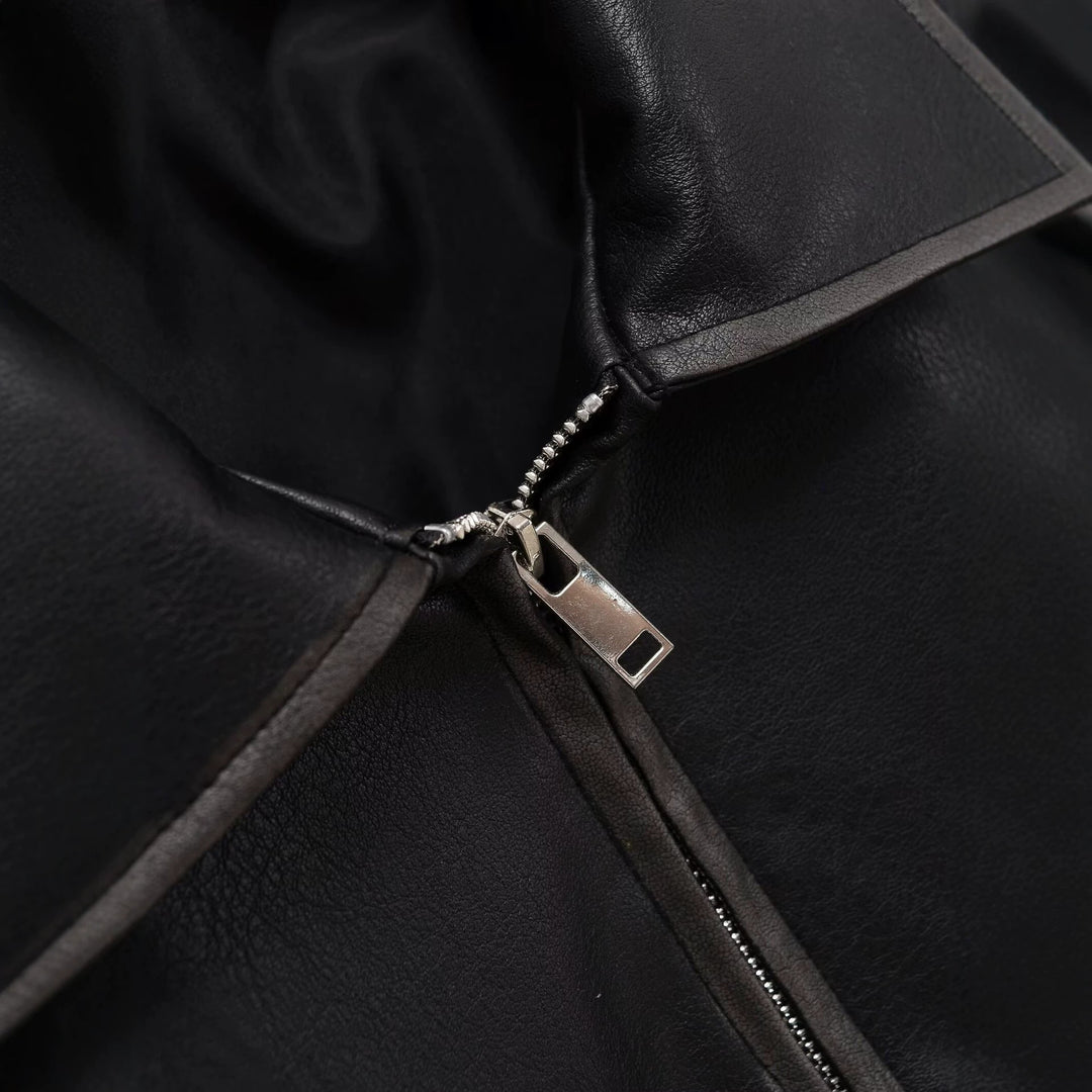Damen Kurz geschnittene Kunstlederjacke mit großen Pattentaschen und Reißverschluss Echoarchiv