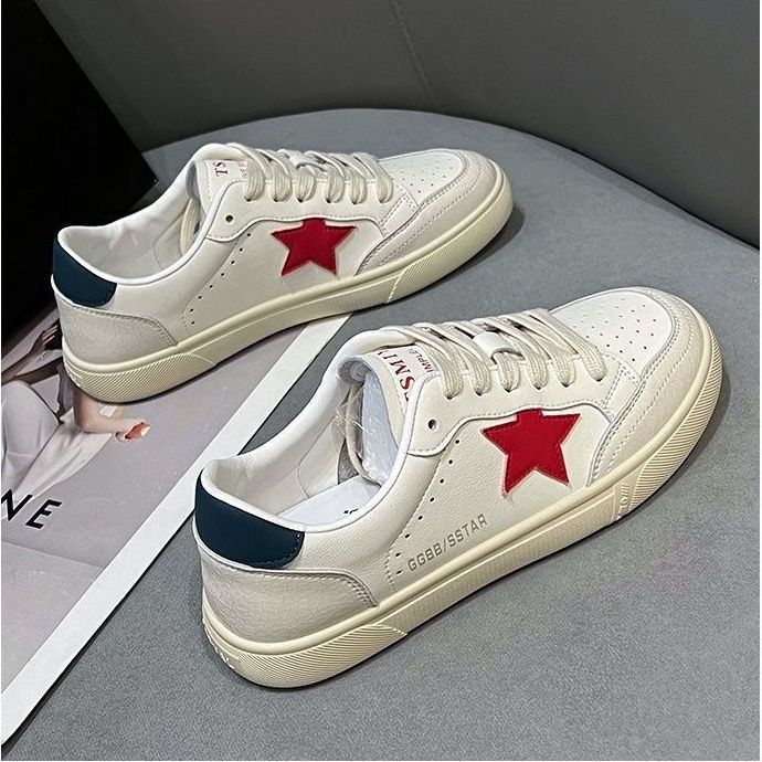 Damen Sneaker mit glitzerndem Sternenmotiv und flexiblem Sohlenprofil Echo Archiv