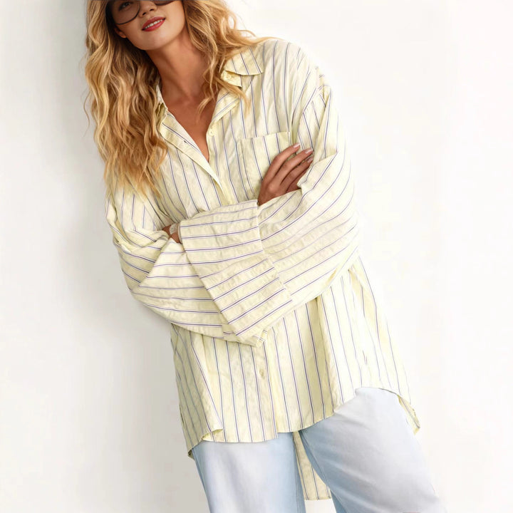 Damen Oversize-Hemdbluse mit weitem Glockenärmel und feinem Streifenmuster – Élovi
