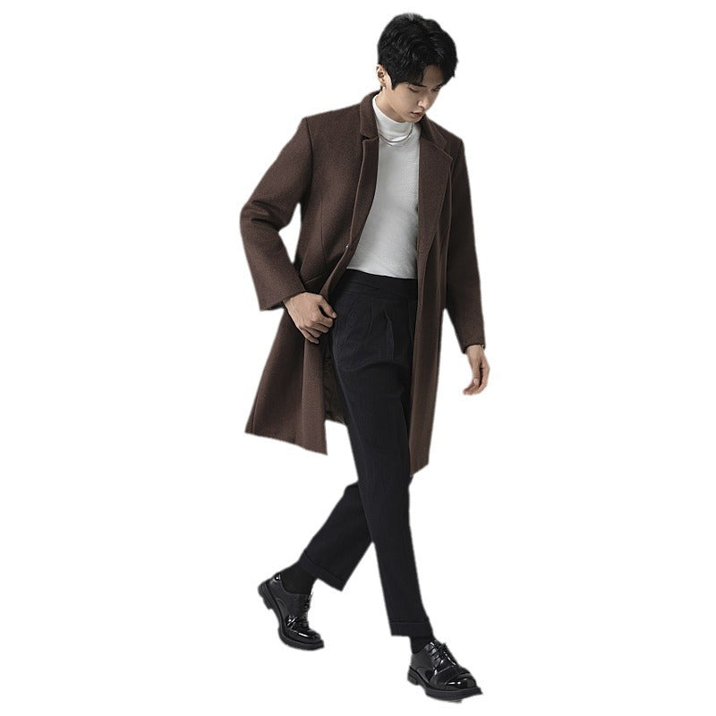 Herren Eleganter Longline-Wollmantel mit minimalistischem Revers und taillierter Silhouette Echoarchiv