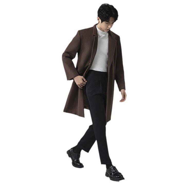 Herren Eleganter Longline-Wollmantel mit minimalistischem Revers und taillierter Silhouette Echoarchiv
