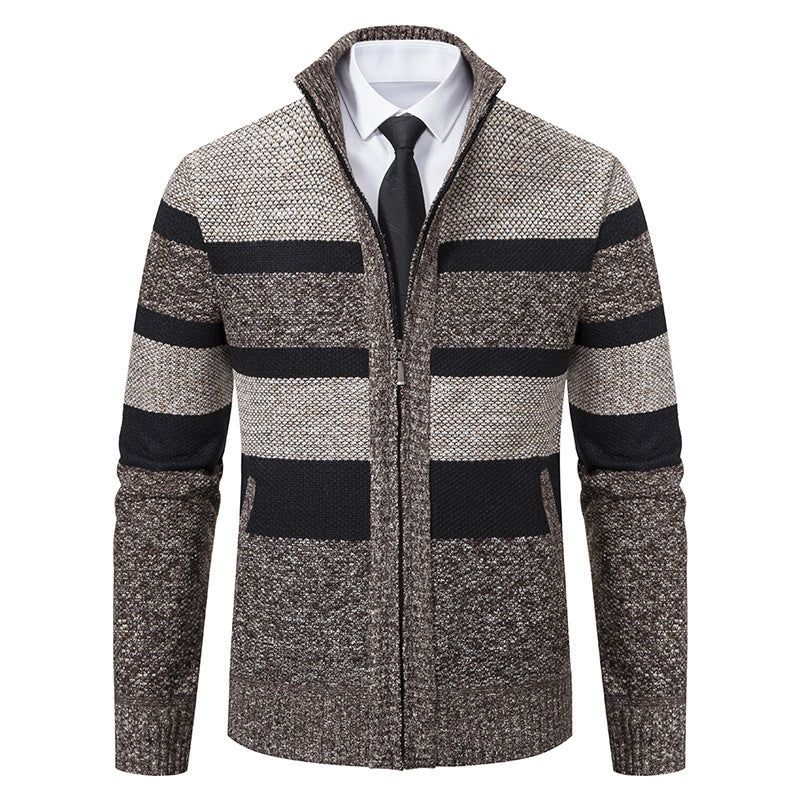 Herren modischer Strickjacke mit hohem Kragen und gestreiftem Design Echoarchiv