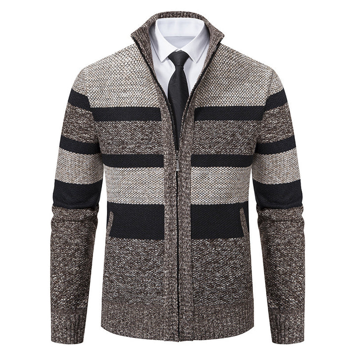 Herren modischer Strickjacke mit hohem Kragen und gestreiftem Design Echoarchiv