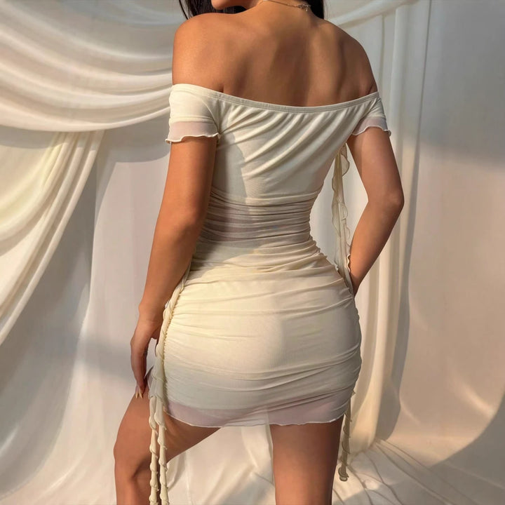 Damen Off-Shoulder Minikleid mit raffinierten Drapierungsdetails und verspielten Schnürungen Echo Archiv