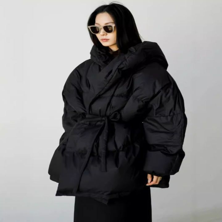 Damen Oversized Stepp-Winterjacke mit XXL-Kapuze und Kordeltaillenband – Célinea