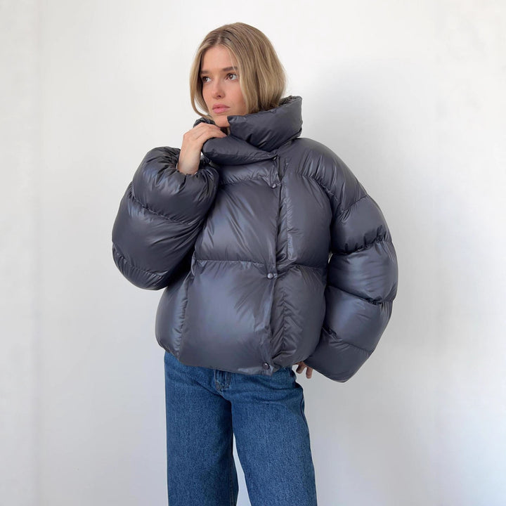 Damen extravagante Oversize Steppdaunenjacke mit extravoluminöser Kapuze Echoarchiv