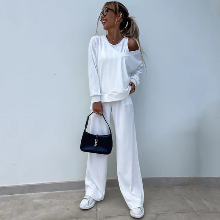 Damen Loungewear-Set aus geripptem Feinstrick mit Off-Shoulder-Pullover und weiter Palazzo-Hose – Élanora