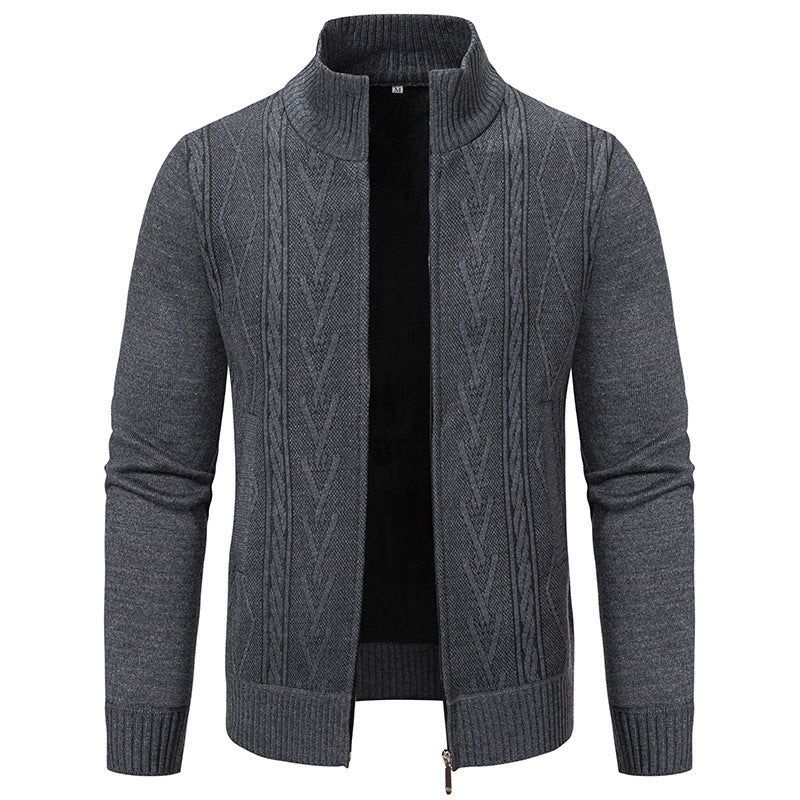 Herren Strickjacke mit modernem Zopfmuster und hohem Stehkragen Echoarchiv