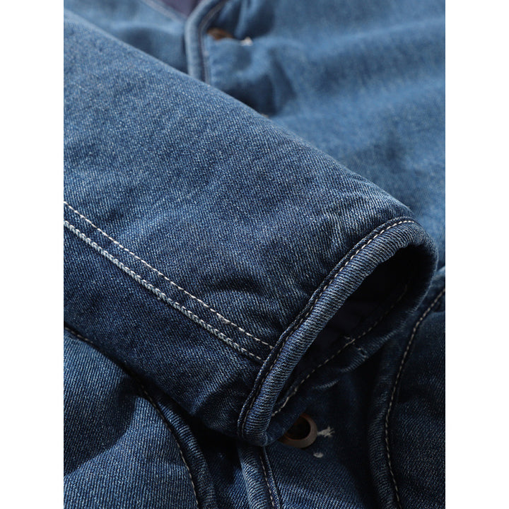 Herren Gefütterte Denim-Utility-Jacke ohne Kragen mit Knopfverschluss und runden Pattentaschen Echoarchiv
