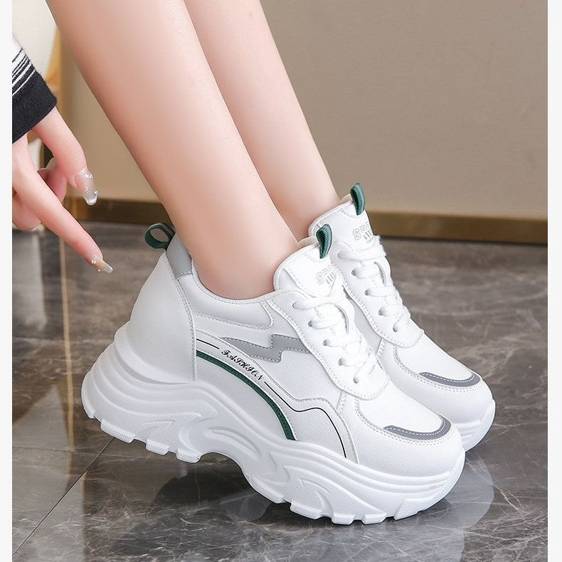 Damen Sportliche Sneakers mit dämpfender Profilsohle und atmungsaktive Obermaterialstruktur Echo Archiv