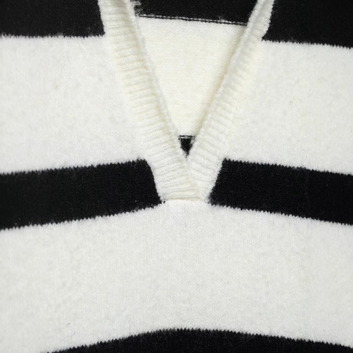 Damen Gestreifter Oversize-Pullover mit Polokragen und tiefem V-Ausschnitt Echoarchiv