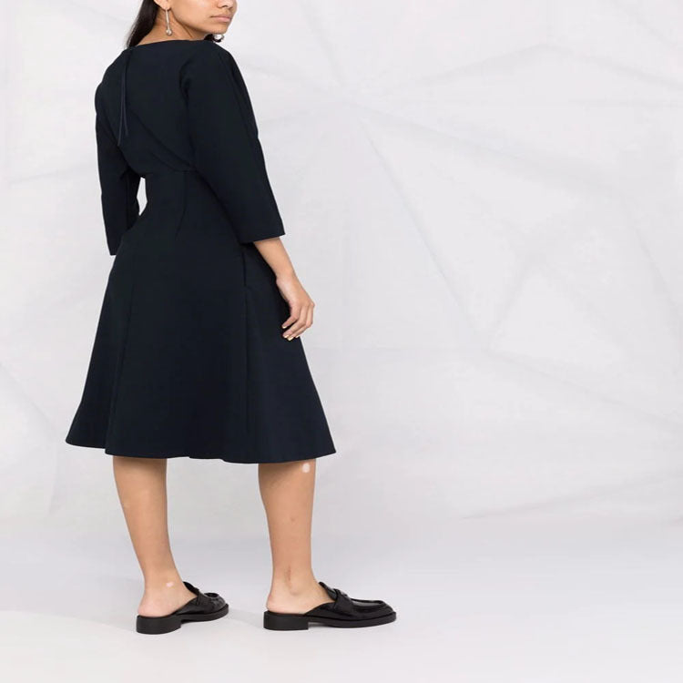 Damen Kleid mit 3/4-Ärmeln, Boot-Ausschnitt und tailliertem Faltenrock Echoarchiv