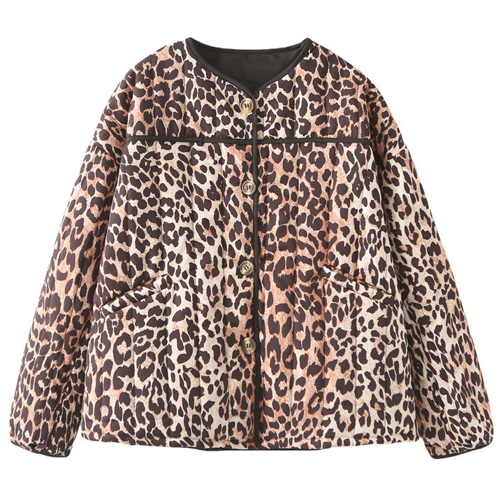 Damen gesteppte Kurzjacke mit Leopardenmuster, Rundhalsausschnitt und aufgesetzten Eingrifftaschen – Célinea