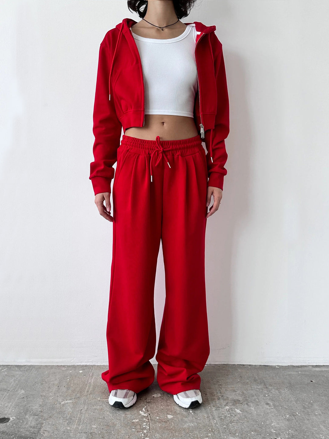 Damen kurzes Zip-Kapuzenjacken- und High-Waist Wide-Leg Jogginghose Set aus weichem French Terry – Élanora