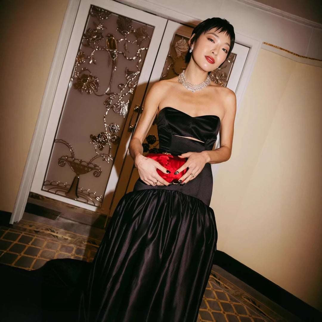 Damen Elegantes Maxikleid mit herzförmigem Ausschnitt und fließendem Rock Echo Archiv