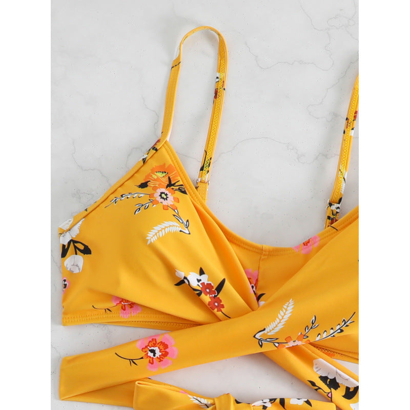 Damen Bikiniset mit hohem Bund und geknotetem Oberteil Echo Archiv