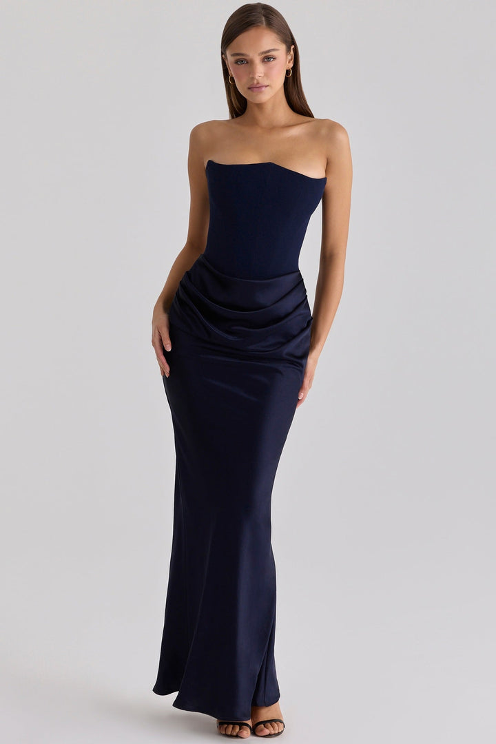 Damen Elegantes Abendkleid mit Herz-Ausschnitt und schimmerndem Oberteil Echoarchiv